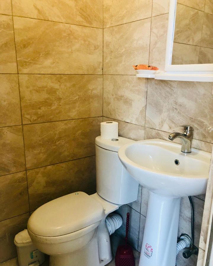 ホテル Rozmarin Нouse Makhinjauri バトゥーミ エクステリア 写真
